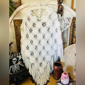 The “FINALE” Handmade Rosettes Poncho Vintage